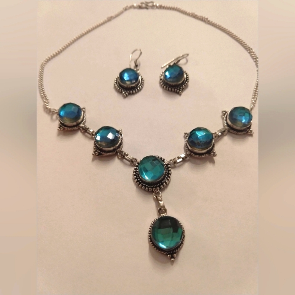 Blue glass necklace and earrings set 925 made in India.